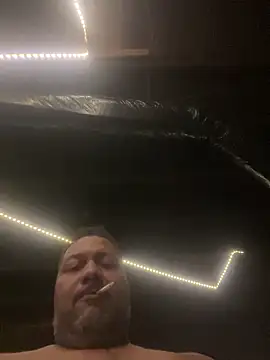 Snapshot of bigzae82 chatting on March 2025 08:08:01 AM bigzae82 online show from March 2025 08:08:01 AM