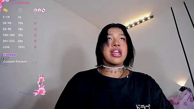 Snapshot of IsabellBigtitsxx chatting on June 2026 07:34:02 PM IsabellBigtitsxx online show from June 2026 07:34:02 PM