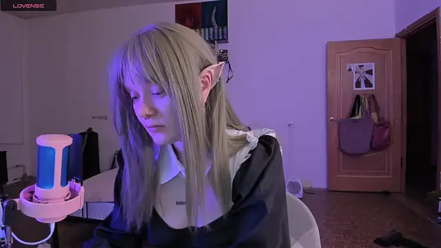 cyber whore  online show from November 2025 04:29:01 PM