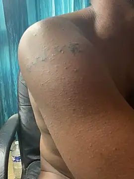 Snapshot of TiltedTen chatting on December 2024 07:43:01 AM TiltedTen online show from December 2024 07:43:01 AM