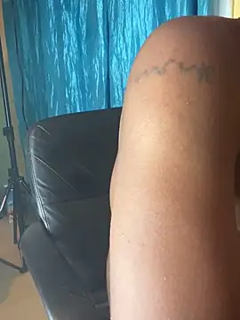 Snapshot of TiltedTen chatting on December 2024 12:45:02 AM TiltedTen online show from December 2024 12:45:02 AM