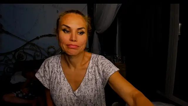Snapshot of Radmila_Queen_ chatting on July 2026 09:43:02 PM Radmila Queen online show from July 2026 09:43:02 PM