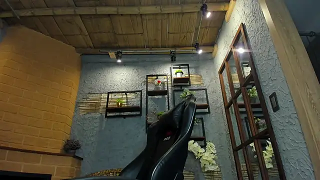 Snapshot of alexgiraldo_ chatting on January 2025 06:05:01 PM alexgiraldo online show from January 2025 06:05:01 PM