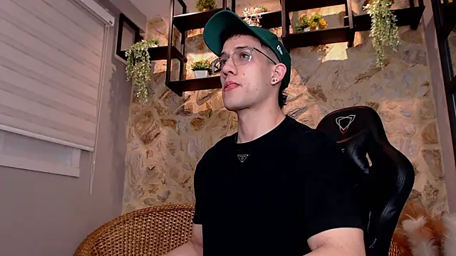 Snapshot of alexgiraldo_ chatting on January 2025 11:21:02 AM alexgiraldo online show from January 2025 11:21:02 AM