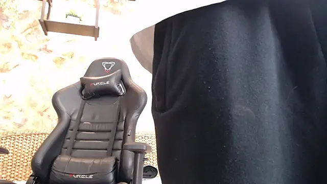 Snapshot of alexgiraldo_ chatting on January 2025 11:15:02 AM alexgiraldo online show from January 2025 11:15:02 AM