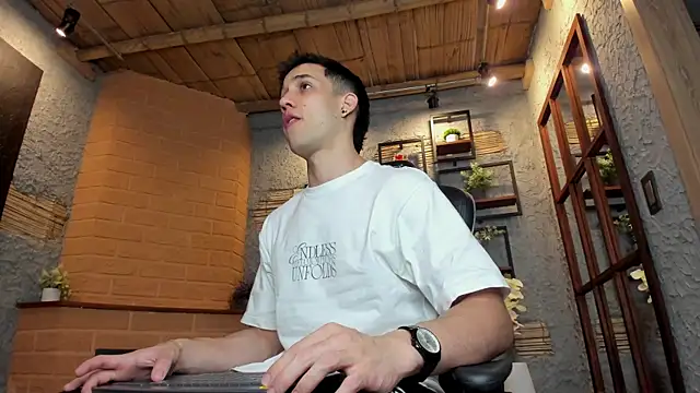 Snapshot of alexgiraldo_ chatting on January 2025 11:24:01 AM alexgiraldo online show from January 2025 11:24:01 AM