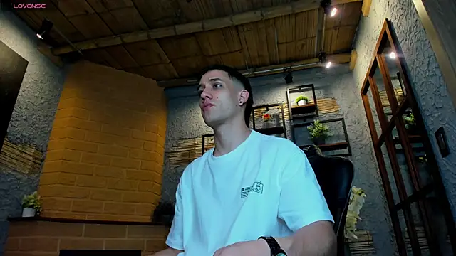 Snapshot of alexgiraldo_ chatting on January 2025 11:12:02 AM alexgiraldo online show from January 2025 11:12:02 AM