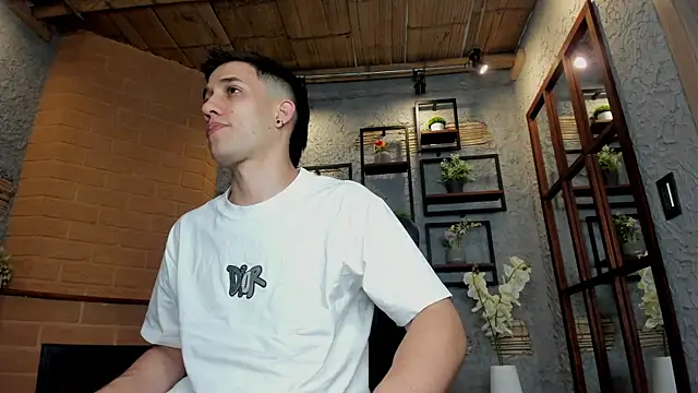 Snapshot of alexgiraldo_ chatting on January 2025 11:26:02 AM alexgiraldo online show from January 2025 11:26:02 AM