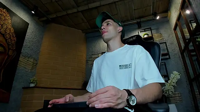 Snapshot of alexgiraldo_ chatting on January 2025 11:23:02 AM alexgiraldo online show from January 2025 11:23:02 AM