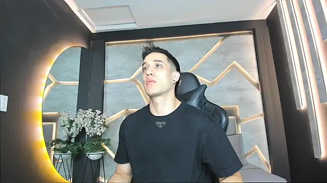 Snapshot of alexgiraldo_ chatting on January 2025 11:22:01 AM alexgiraldo online show from January 2025 11:22:01 AM