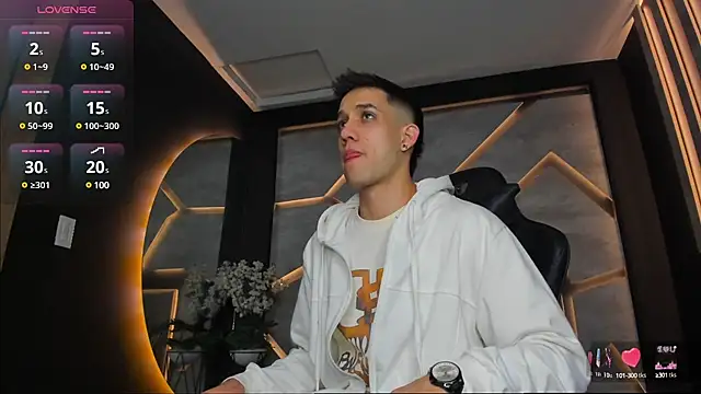 Snapshot of alexgiraldo_ chatting on February 2025 11:21:01 AM alexgiraldo online show from February 2025 11:21:01 AM