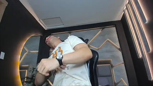 Snapshot of alexgiraldo_ chatting on February 2025 02:34:02 PM alexgiraldo online show from February 2025 02:34:02 PM