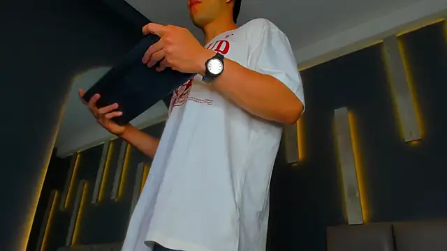 Snapshot of alexgiraldo_ chatting on February 2025 11:09:01 AM alexgiraldo online show from February 2025 11:09:01 AM