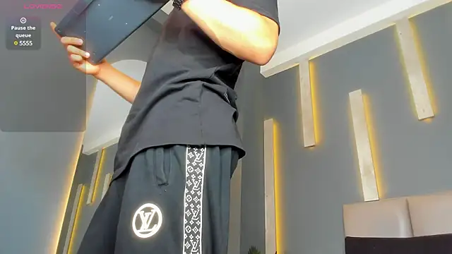 Snapshot of alexgiraldo_ chatting on February 2025 11:12:01 AM alexgiraldo online show from February 2025 11:12:01 AM