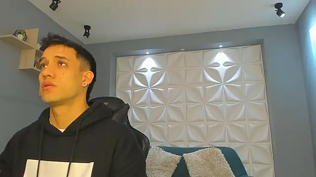 Snapshot of alexgiraldo_ chatting on February 2025 11:25:02 AM alexgiraldo online show from February 2025 11:25:02 AM