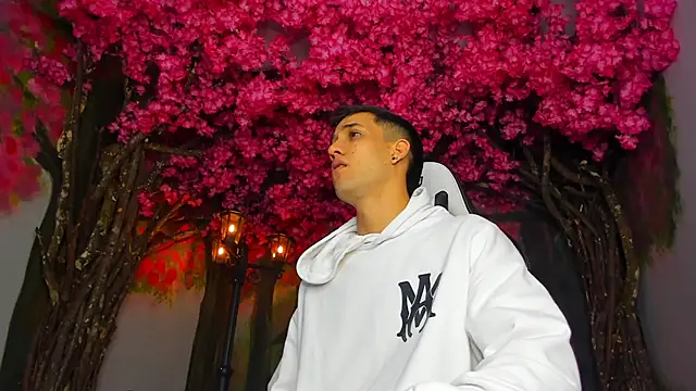 Snapshot of alexgiraldo_ chatting on February 2025 02:24:01 PM alexgiraldo online show from February 2025 02:24:01 PM