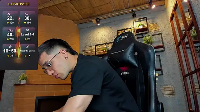 Snapshot of alexgiraldo_ chatting on February 2025 02:23:02 PM alexgiraldo online show from February 2025 02:23:02 PM