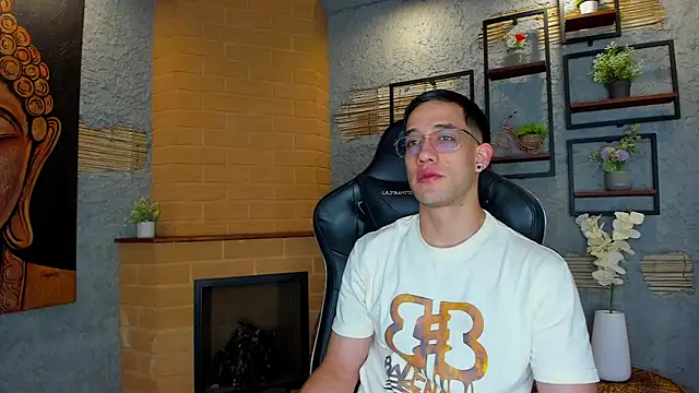 Snapshot of alexgiraldo_ chatting on February 2025 11:20:01 AM alexgiraldo online show from February 2025 11:20:01 AM