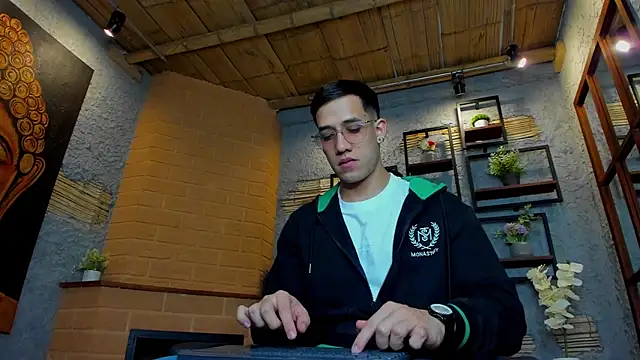 Snapshot of alexgiraldo_ chatting on February 2025 11:22:01 AM alexgiraldo online show from February 2025 11:22:01 AM