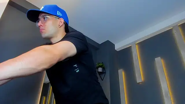 Snapshot of alexgiraldo_ chatting on March 2025 11:22:02 AM alexgiraldo online show from March 2025 11:22:02 AM