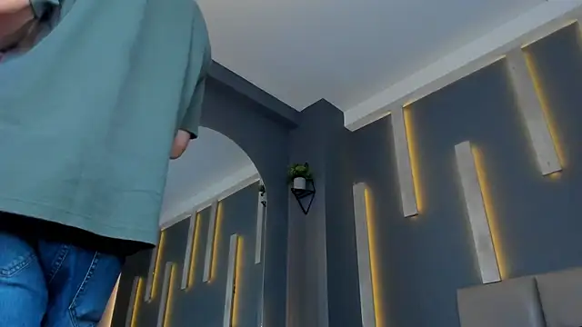 Snapshot of alexgiraldo_ chatting on March 2025 11:29:02 AM alexgiraldo online show from March 2025 11:29:02 AM