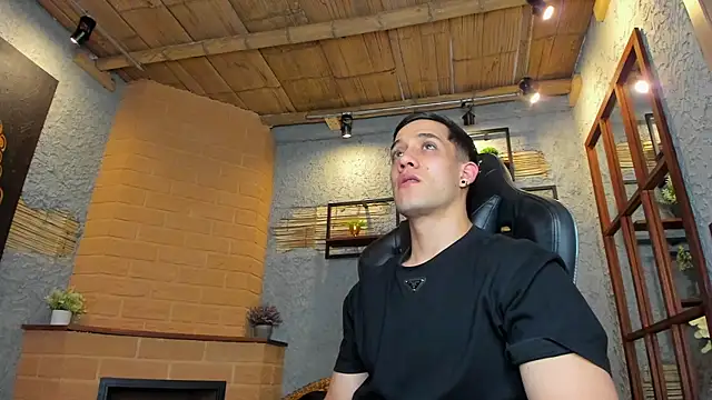 Snapshot of alexgiraldo_ chatting on March 2025 03:18:02 PM alexgiraldo online show from March 2025 03:18:02 PM