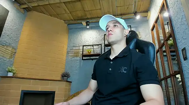 Snapshot of alexgiraldo_ chatting on March 2025 11:18:02 AM alexgiraldo online show from March 2025 11:18:02 AM