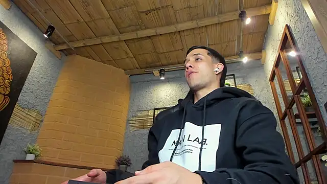 Snapshot of alexgiraldo_ chatting on March 2025 02:56:02 PM alexgiraldo online show from March 2025 02:56:02 PM