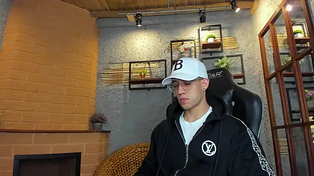 Snapshot of alexgiraldo_ chatting on March 2025 11:16:01 AM alexgiraldo online show from March 2025 11:16:01 AM