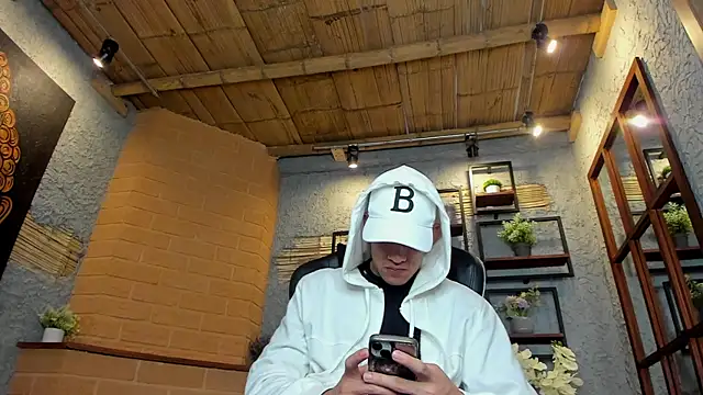 Snapshot of alexgiraldo_ chatting on March 2025 02:43:02 PM alexgiraldo online show from March 2025 02:43:02 PM