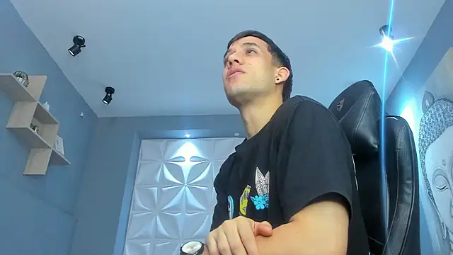 Snapshot of alexgiraldo_ chatting on March 2025 03:02:01 PM alexgiraldo online show from March 2025 03:02:01 PM