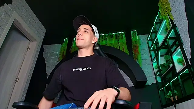 Snapshot of alexgiraldo_ chatting on March 2025 11:27:02 AM alexgiraldo online show from March 2025 11:27:02 AM