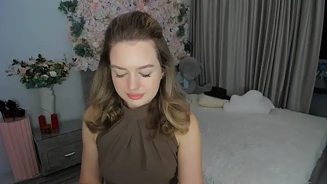 MiracleCurly online show from October 2025 06:05:01 PM