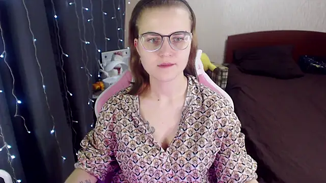 Snapshot of MissBrightShine chatting on January 2025 09:57:02 AM MissBrightShine online show from January 2025 09:57:02 AM