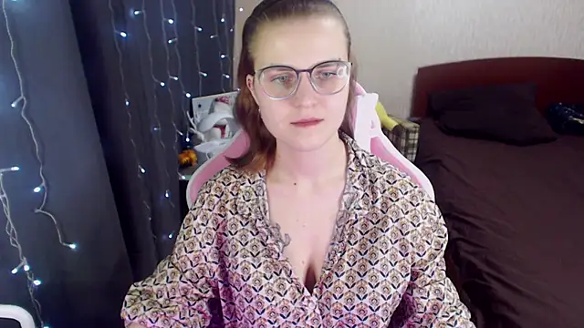 Snapshot of MissBrightShine chatting on January 2025 12:59:01 PM MissBrightShine online show from January 2025 12:59:01 PM