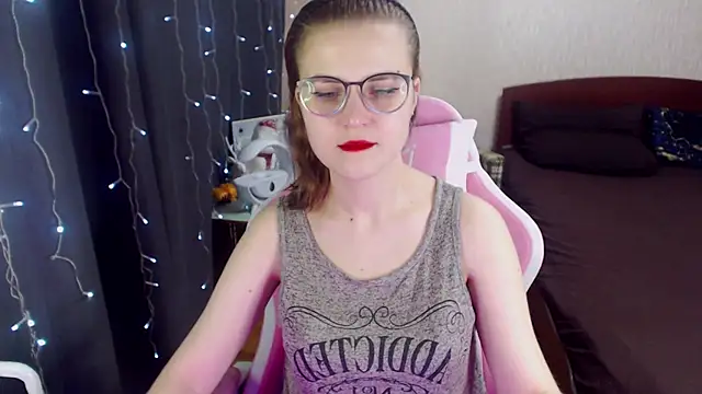 Snapshot of MissBrightShine chatting on January 2025 09:37:02 AM MissBrightShine online show from January 2025 09:37:02 AM