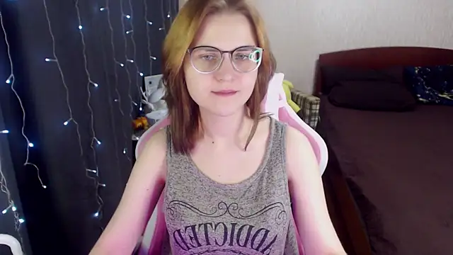 Snapshot of MissBrightShine chatting on February 2025 09:43:01 AM MissBrightShine online show from February 2025 09:43:01 AM