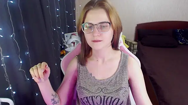 Snapshot of MissBrightShine chatting on February 2025 03:50:01 PM MissBrightShine online show from February 2025 03:50:01 PM