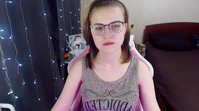 Snapshot of MissBrightShine chatting on February 2025 09:30:01 AM MissBrightShine online show from February 2025 09:30:01 AM