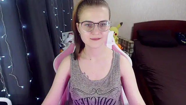 Snapshot of MissBrightShine chatting on February 2025 03:39:01 PM MissBrightShine online show from February 2025 03:39:01 PM