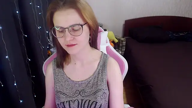 Snapshot of MissBrightShine chatting on February 2025 11:27:02 AM MissBrightShine online show from February 2025 11:27:02 AM