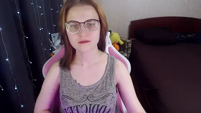 Snapshot of MissBrightShine chatting on February 2025 02:32:02 PM MissBrightShine online show from February 2025 02:32:02 PM