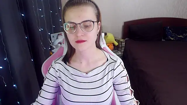 Snapshot of MissBrightShine chatting on February 2025 12:49:01 PM MissBrightShine online show from February 2025 12:49:01 PM