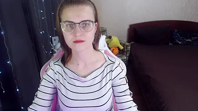 Snapshot of MissBrightShine chatting on February 2025 03:52:02 PM MissBrightShine online show from February 2025 03:52:02 PM