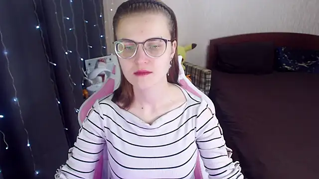 Snapshot of MissBrightShine chatting on February 2025 09:43:01 AM MissBrightShine online show from February 2025 09:43:01 AM