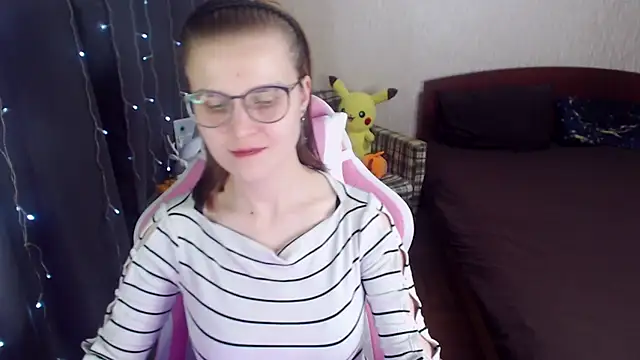 Snapshot of MissBrightShine chatting on February 2025 03:52:01 PM MissBrightShine online show from February 2025 03:52:01 PM