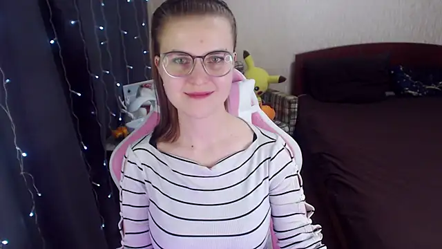 Snapshot of MissBrightShine chatting on February 2025 04:14:01 PM MissBrightShine online show from February 2025 04:14:01 PM