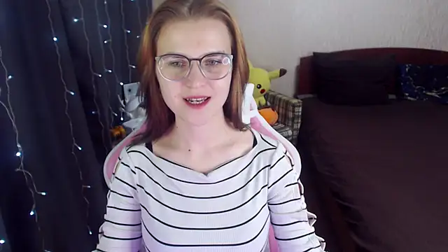 Snapshot of MissBrightShine chatting on February 2025 04:04:01 PM MissBrightShine online show from February 2025 04:04:01 PM