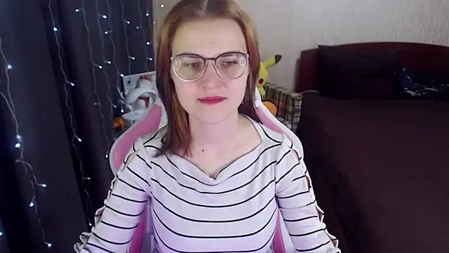 Snapshot of MissBrightShine chatting on February 2025 06:43:02 AM MissBrightShine online show from February 2025 06:43:02 AM