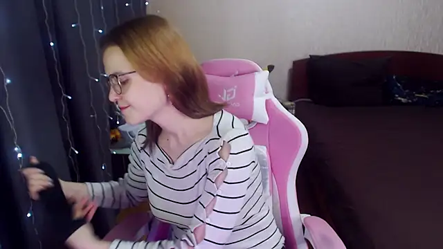 Snapshot of MissBrightShine chatting on February 2025 12:52:02 PM MissBrightShine online show from February 2025 12:52:02 PM